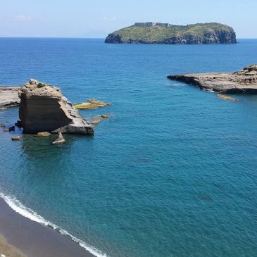 NOLEGGIO BARCA CON SKIPPER VENTOTENE – SPIAGGIA DI CALA NAVE