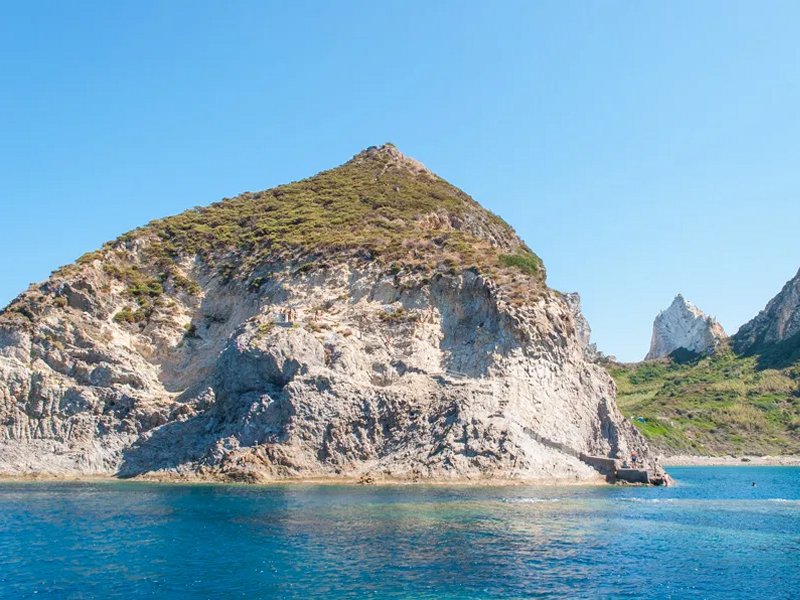 NOLEGGIO BARCA CON SKIPPER PALMAROLA – CAPPELLA DI SAN SILVERIO