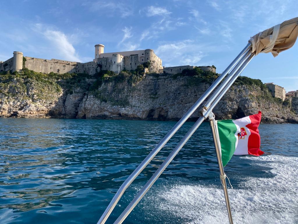 NOLEGGIO BARCA CON SKIPPER DAL CIRCEO A GAETA – PROMONTORIO MONTE ORLANDO